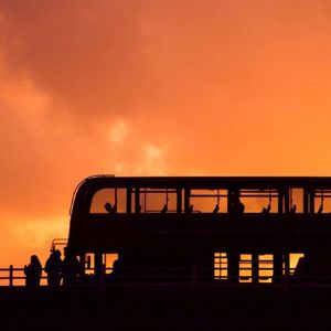 男人把手桶进美女尿囗还吻了
