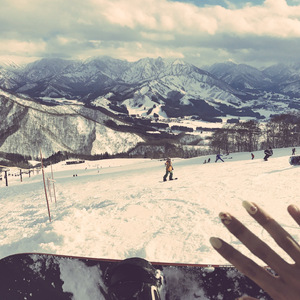 男人把手桶进美女尿囗还吻了
